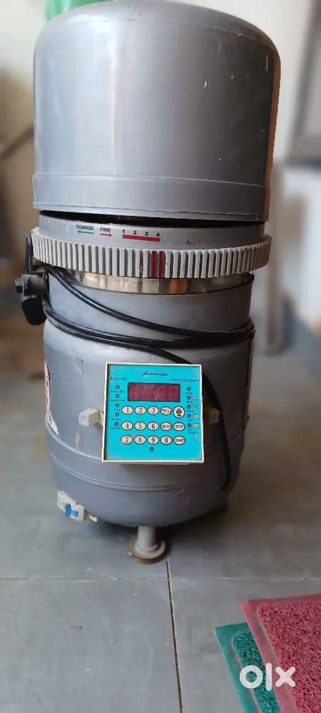 Automatic floor mixer