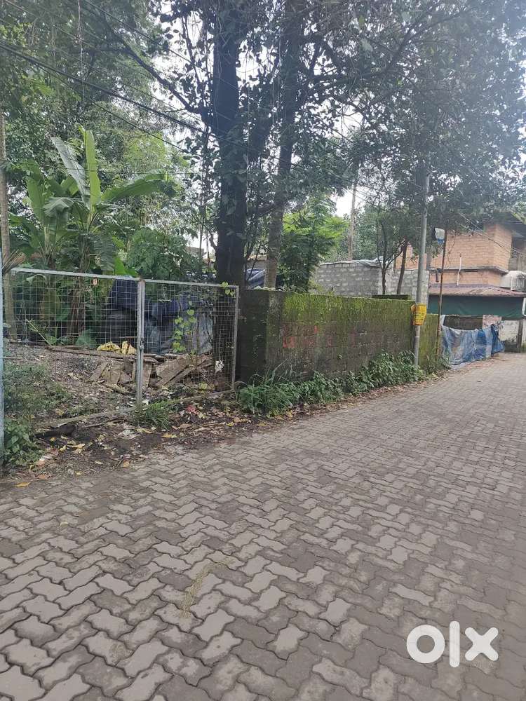 Land for sale at Vyttila near HUB