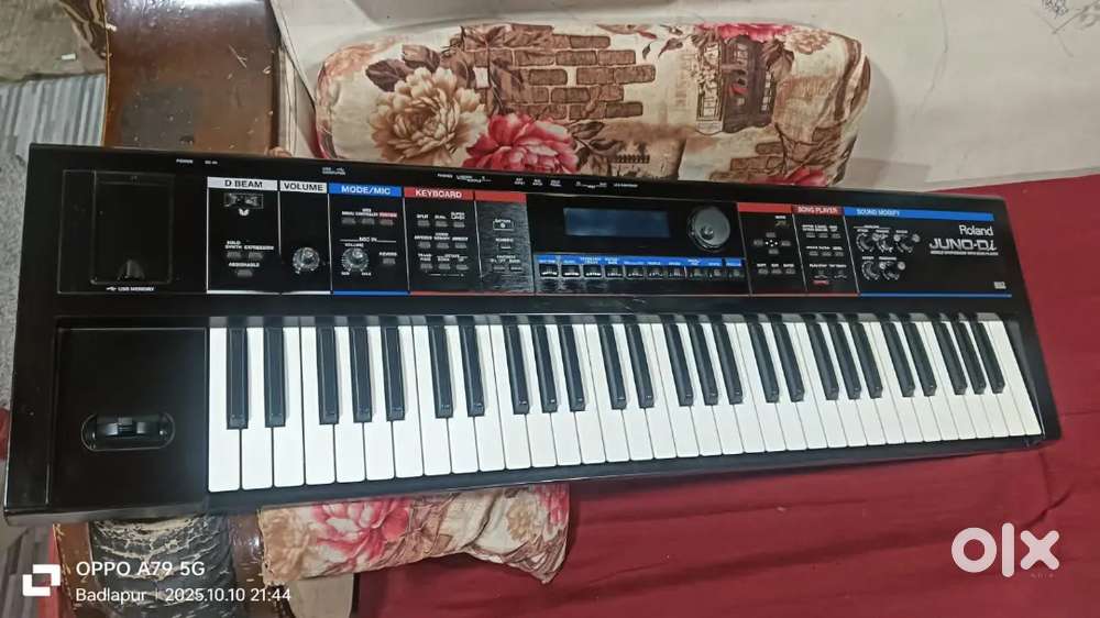 Roland Juno Di keyboard Good Condition Original Adpter & Bag