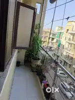 हमारा ट्रांसफर आगरा हो गया हैं इसलिए बेचना चाहते हैँ