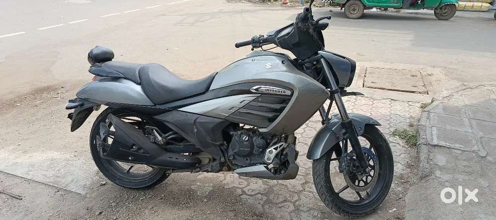 Suzuki Intruder