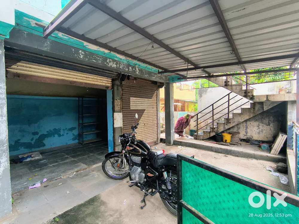 Ground floor shop for Rent