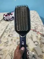 Vega hair straightener brush