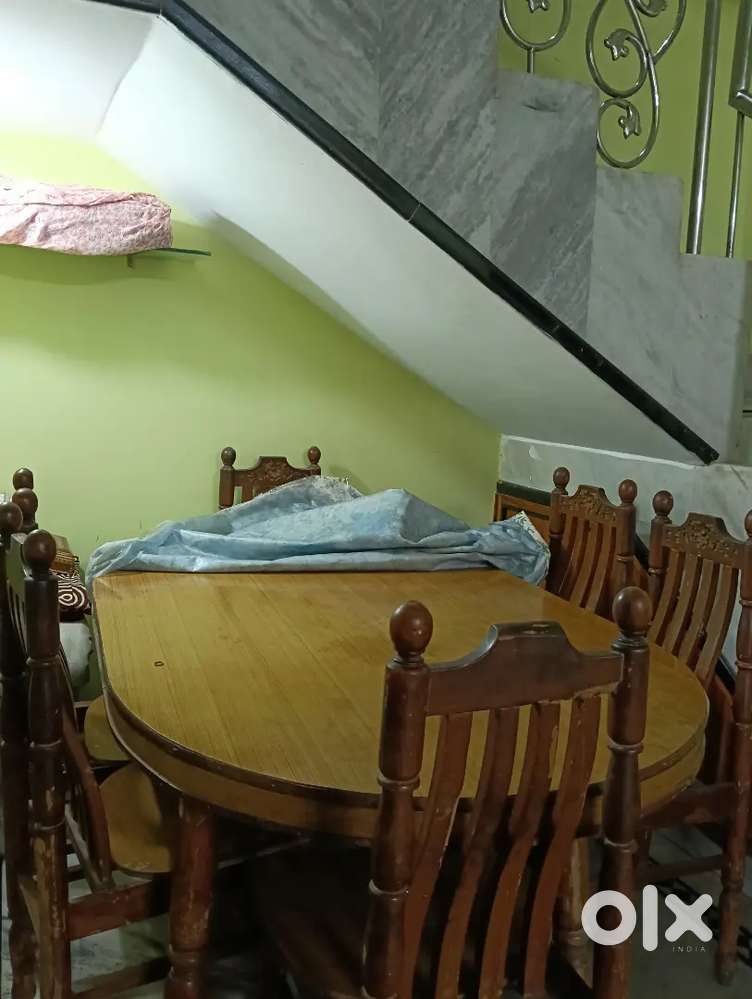 Selling 6 seater dinning table