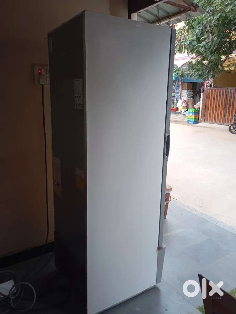 Used 5 months new fridge with bill and warranty card