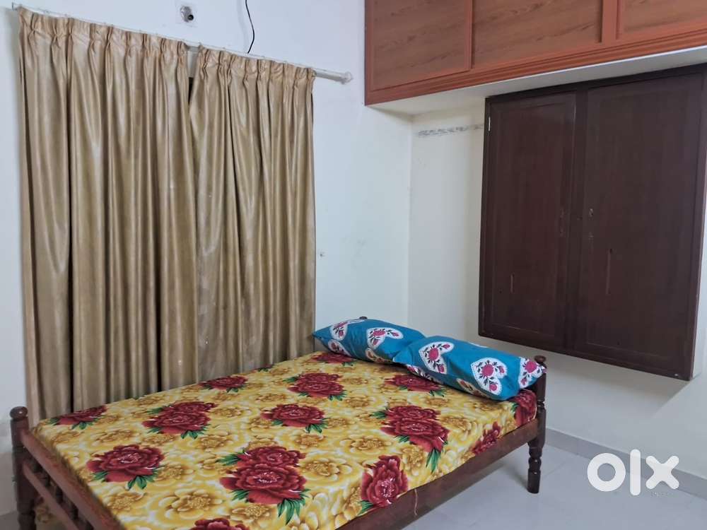 BACHELORS/FAMILY VATTEKUNNAM 2BHK FURNISHED GROUND FLOOR HOUSE
