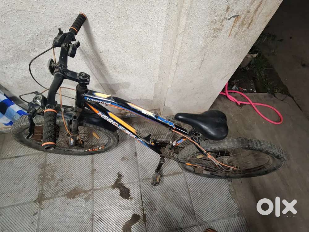 This cycle condition is a very good and colour black and orange