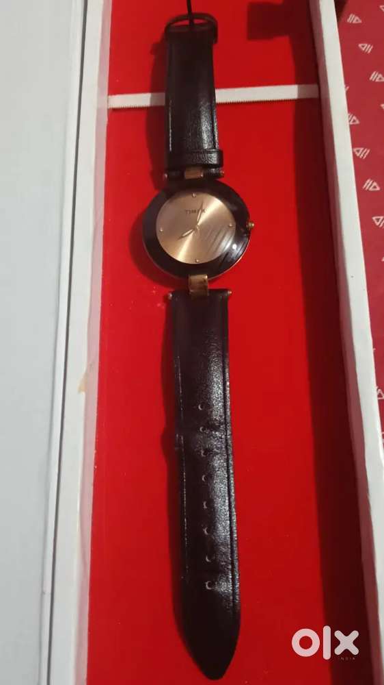 Women beautiful brand watch