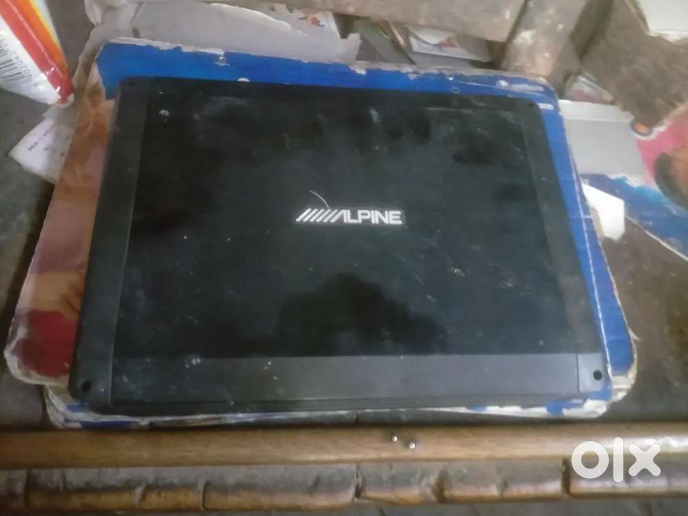 Alpine car amp