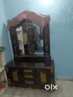 SHOWCASE & DRESSING TABLE