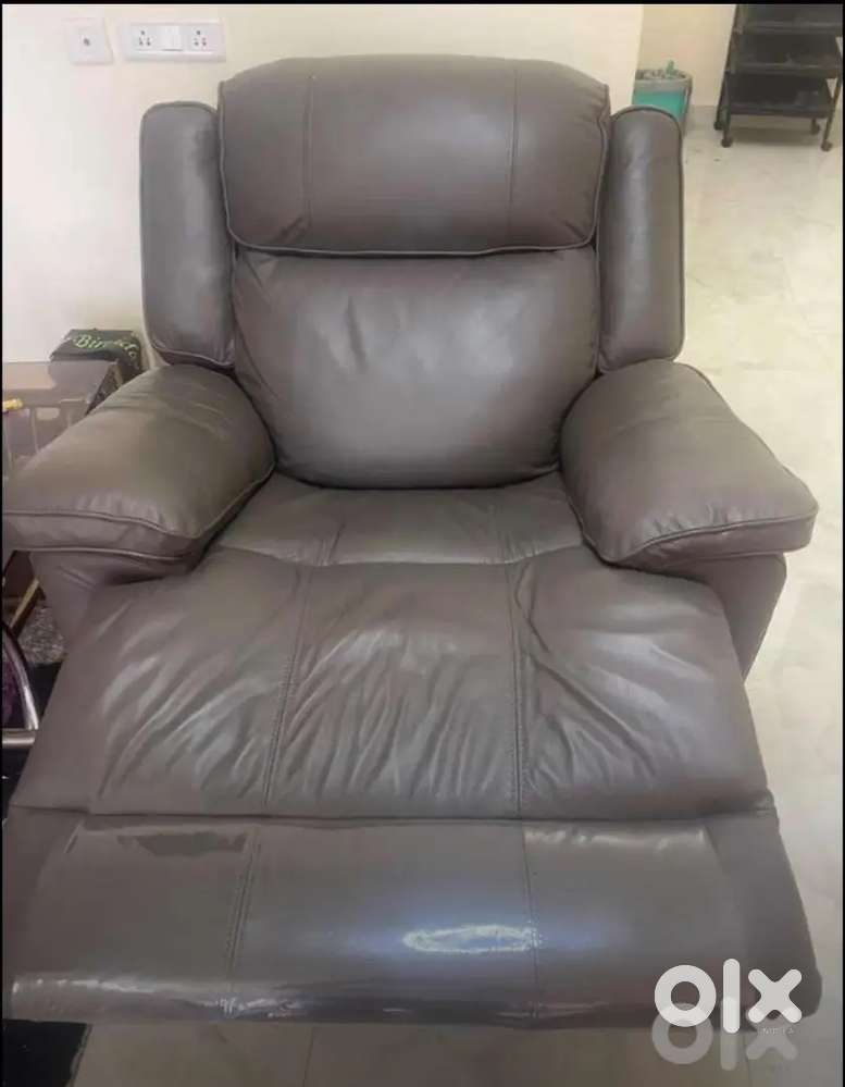 DAMRO RECLINER SOFA