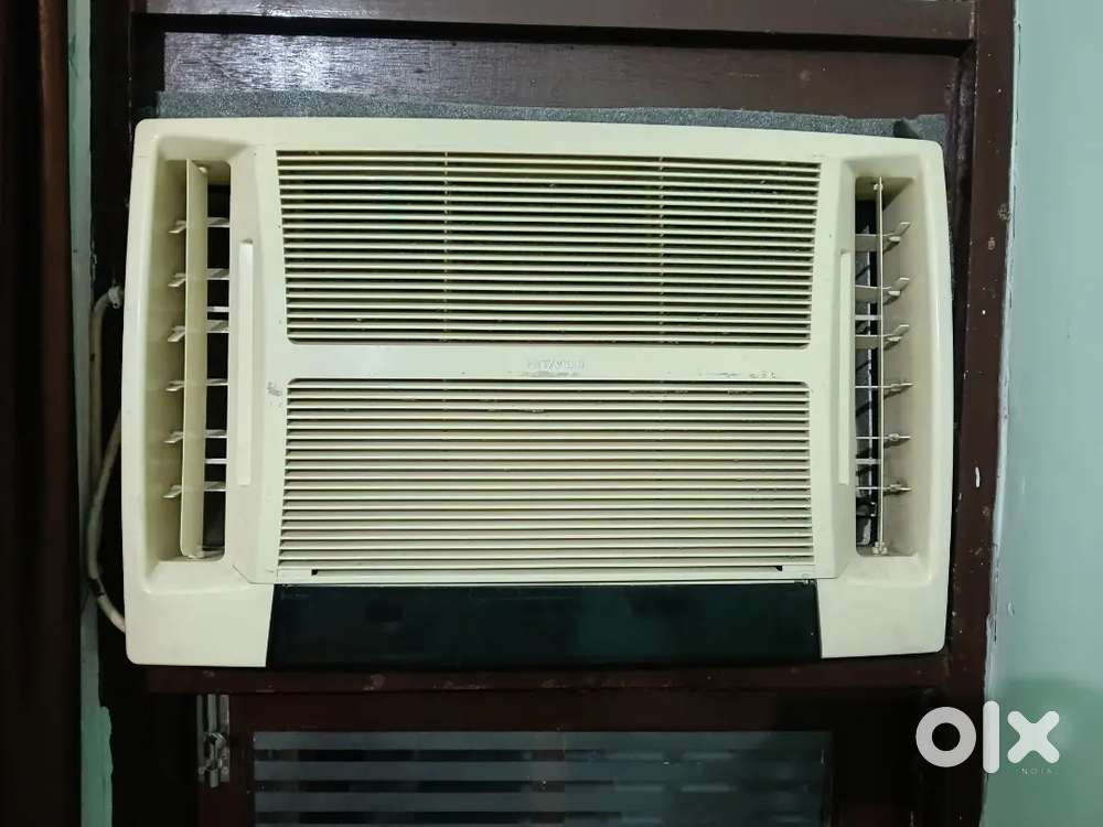 Hitachi double vent 1.5 ton