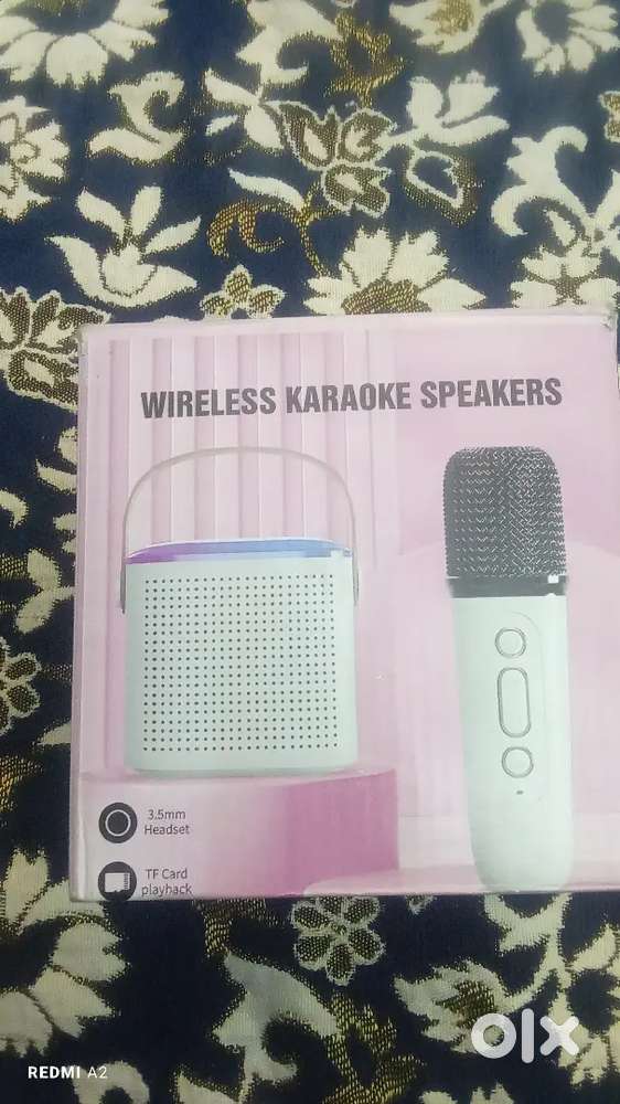 Wireless karaoke speakers