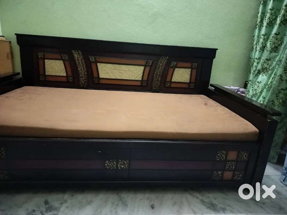 Deewan cum bed with storage with 3 deewan pillows