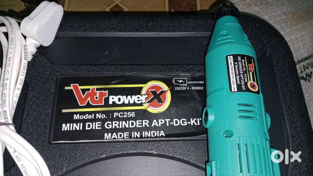 Lakdi ka saman banane ki or pent karne ki machine