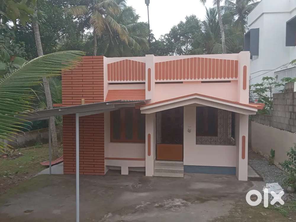 House near pongumoodu 14 thousand