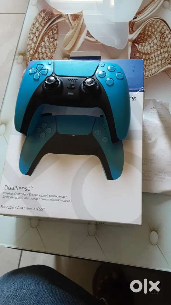 One ps5 controller and 2024 ps5 fifa for sale