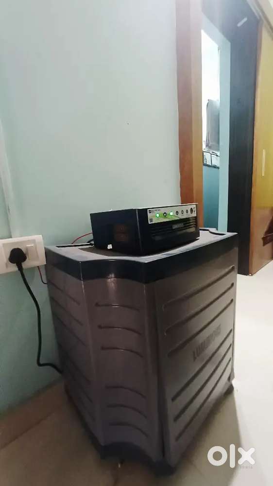 Inverter battery with stand