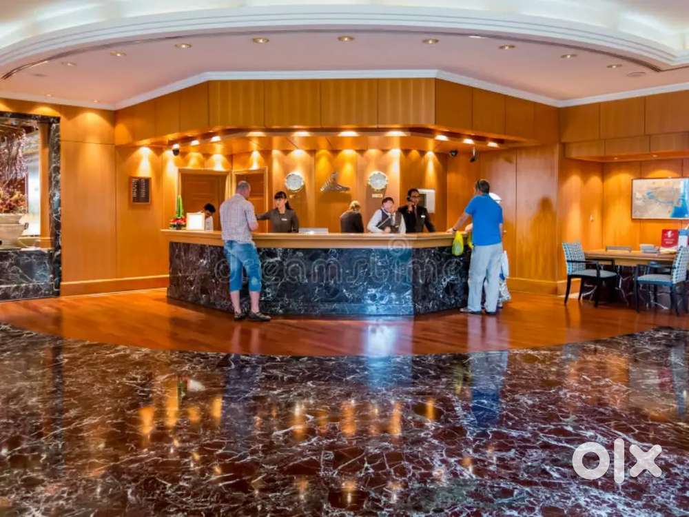 होटल में काम करने की आवश्यकता है।