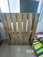 Wooden bed palate