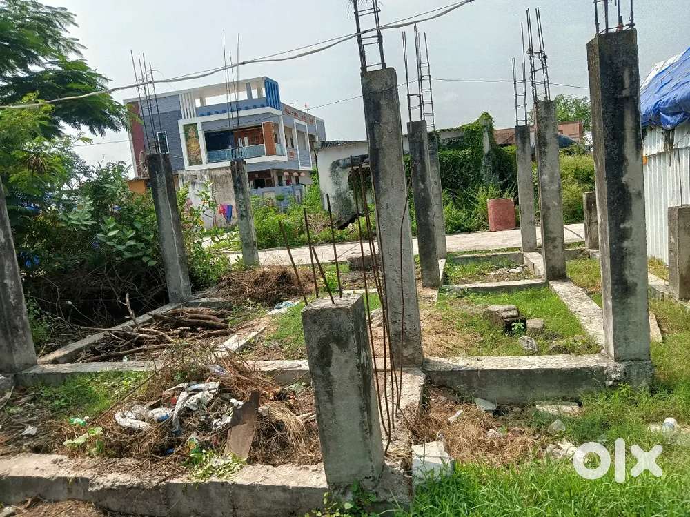 3 అంతస్తుల కెపాసిటీ గల ఏనుగుపదాలు మరియు పోస్ట్లు కూడా కట్టిఉన్నవి .