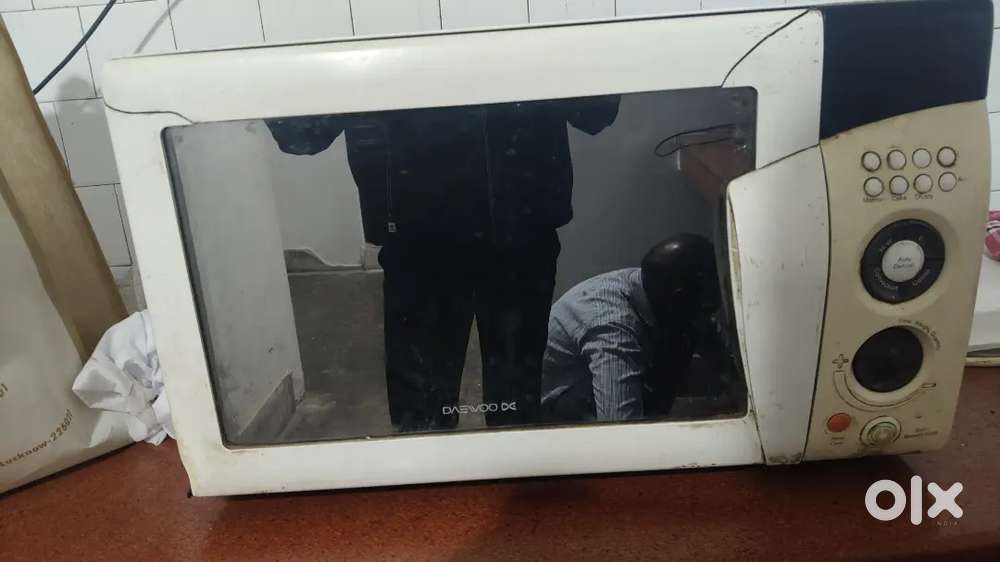 Daewoo microwave oven. 