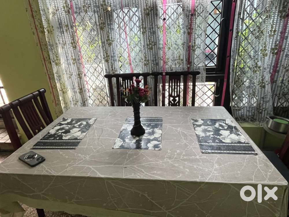 4 seater dinning table