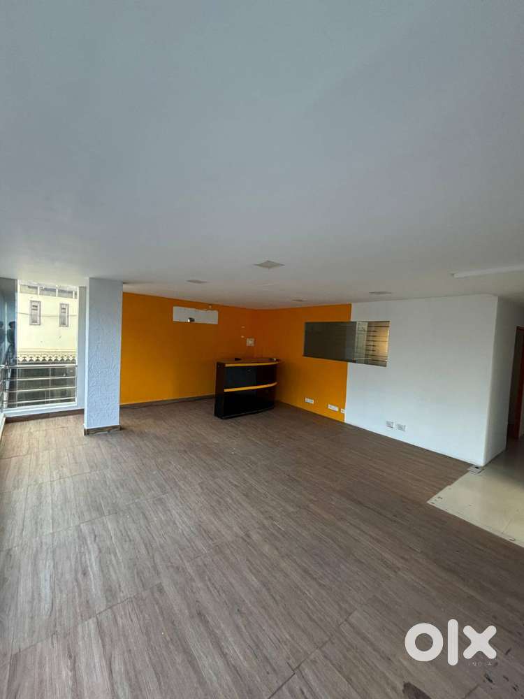 Spacious 1200 sq.ft Office  High Visibility  Kaloor