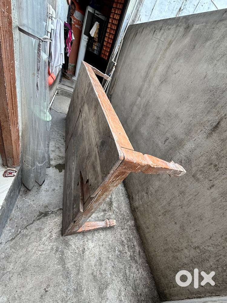 Fully wooden sibgle bed and door