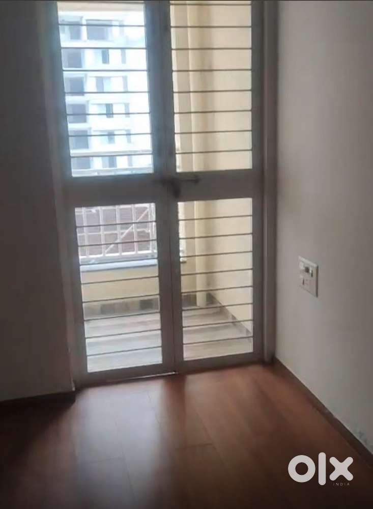 We need 2 female flatmates