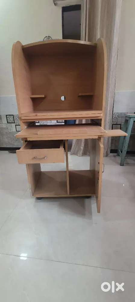 Wooden Computer Table / Study Table – Good Condition