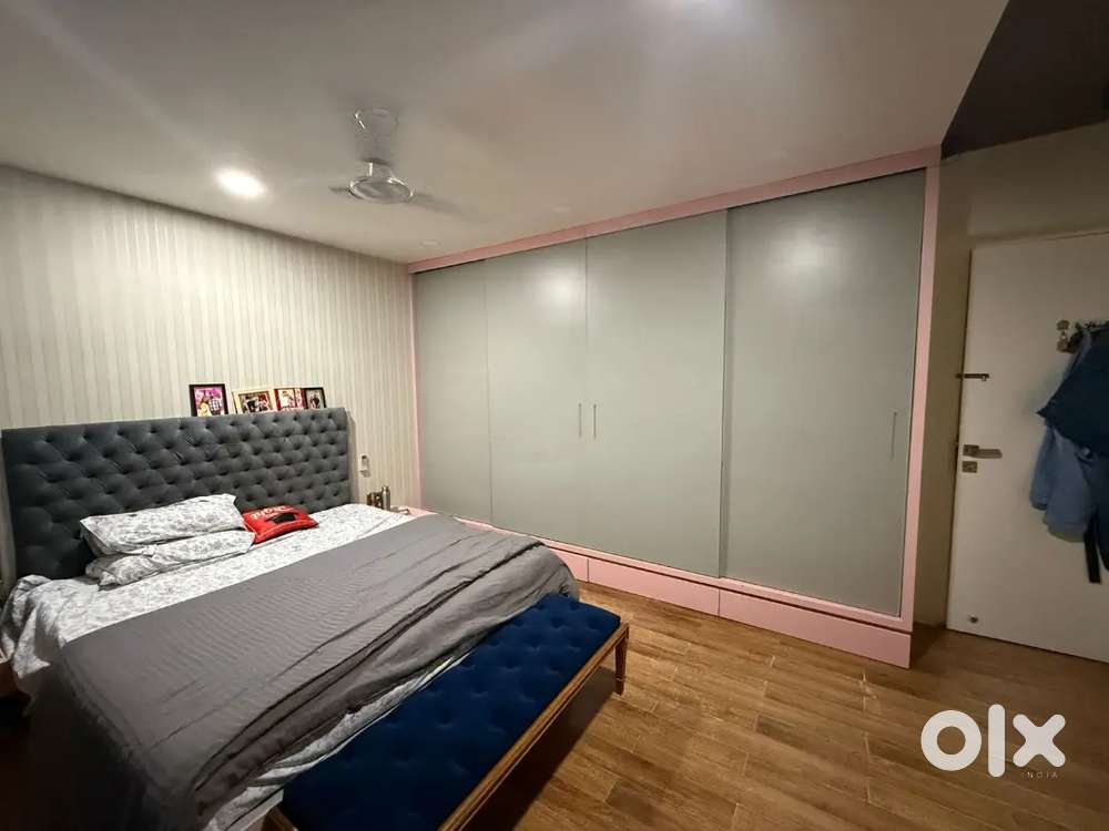 Ground floor bunglow family and 3 bachelor allowed