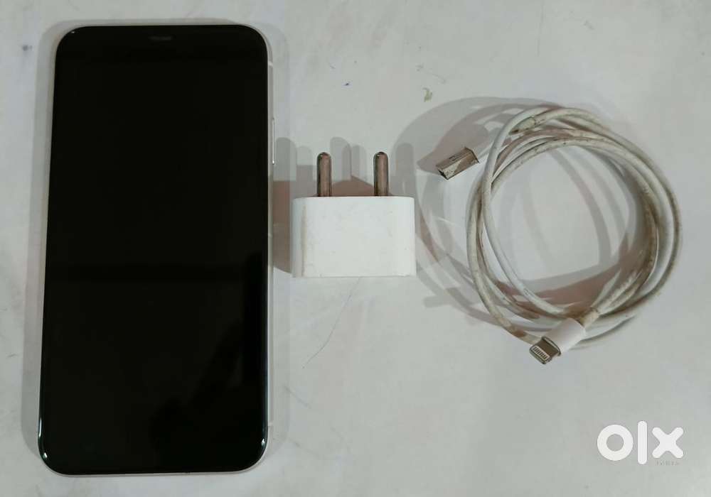 Top Quality iPhone 11, Charger & Bill Included – Only ₹18k!