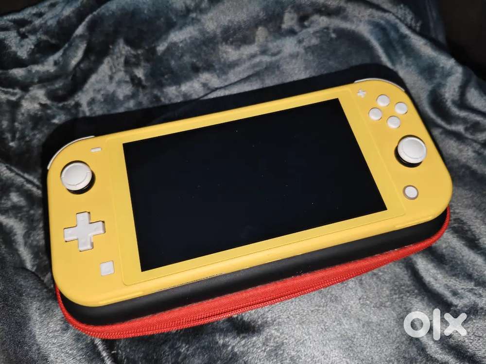 Nintendo switch lite (Yellow) with case