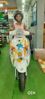An electric scooty, Fully in Good condition, white colour single used