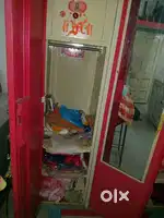 आलमारी है मस्त क्वालिटी का