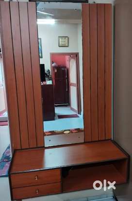 Dressing table
