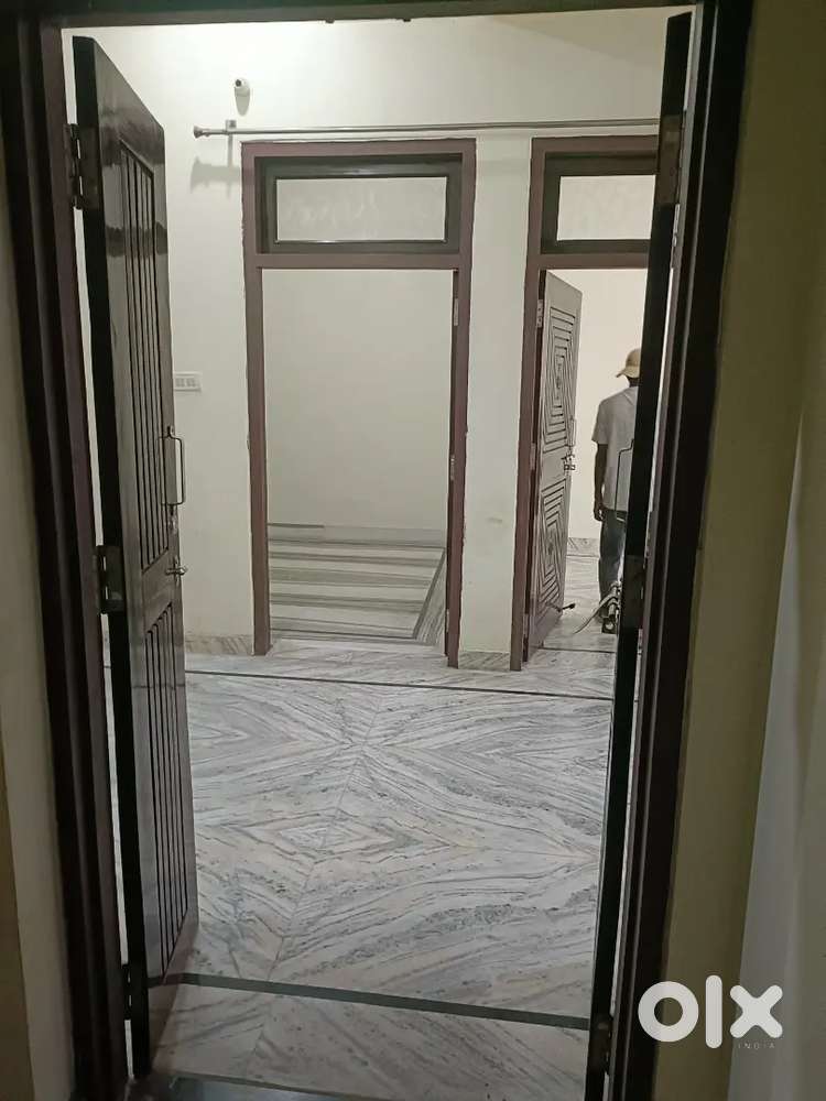 2bhk flat available for job bachelor's (max. 4 )