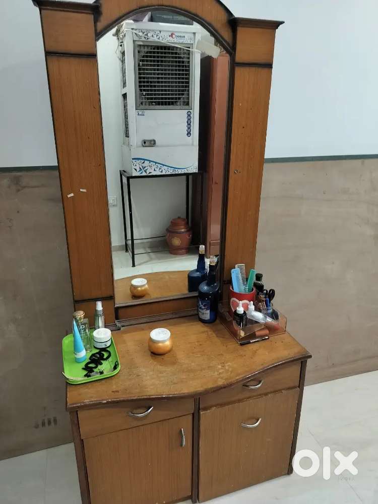 Dressing table