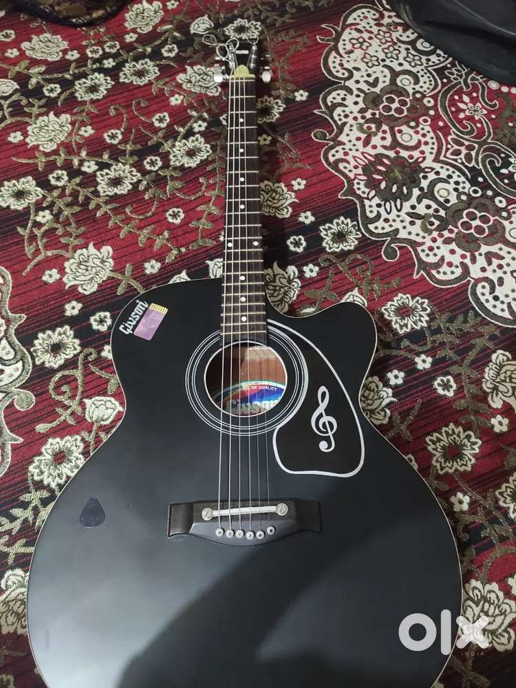 Givson guitar in mint condition