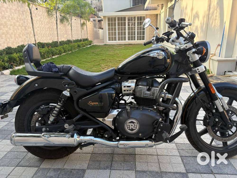 Royal Enfield Super Meteor 650 INTERSTELLAR GREEN