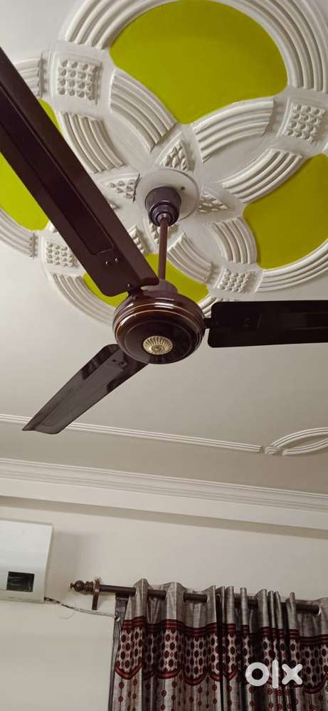 9 ceiling fans in excellent condition
