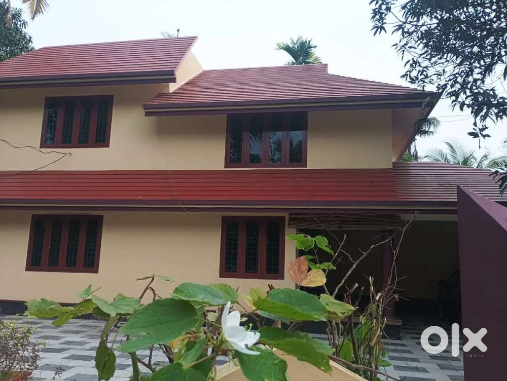 FULLY FURNISHED 3BED ROOMS HOUSE IN ALUVA TOWN NEAR KADUNGALLUR
