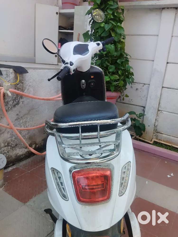 ईलेट्रिक स्कुटि ओर सायकल दोनो