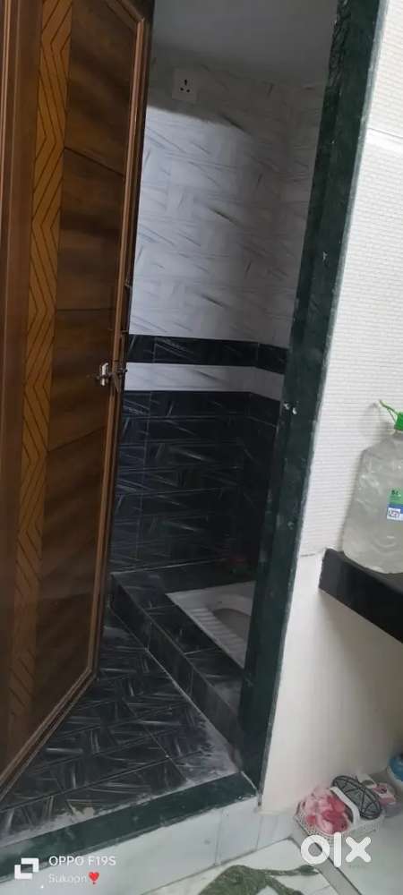 One girl's roommate required