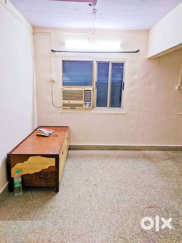 1️⃣ROOM KITCHEN FOR RENT SEMI FURNISHED FLAT AVAILABLE IMMEDIATELY.