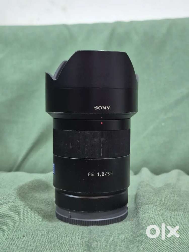 Combo Sony 85mm , Zeiss 55mm , GodoxLc 500r light with charger and box