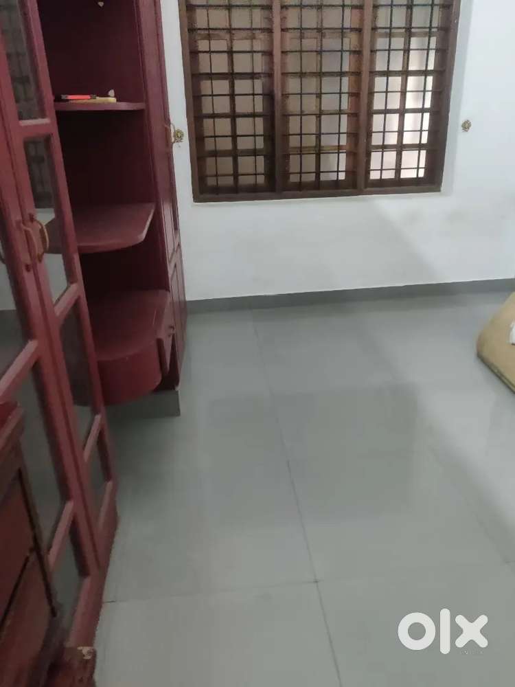 Commerical 2400 Sqft 3 bhk Building For Rent At Marapalam