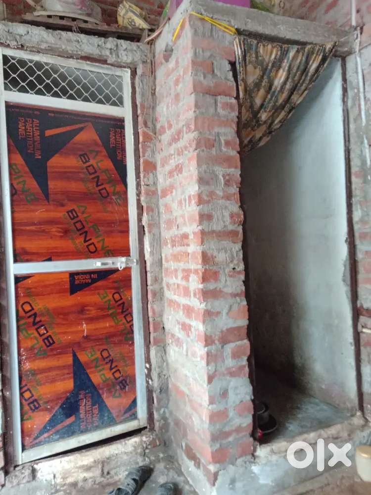 1 room + separate kitchen bathroom,for small family और working person