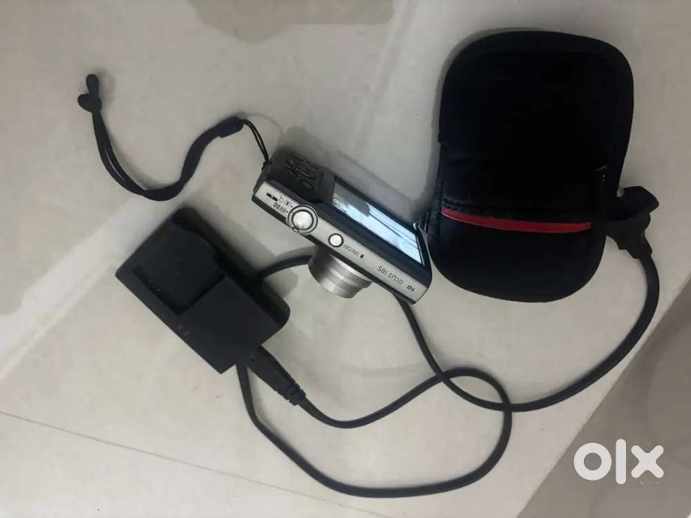 Canon ixus 185 with case and box mint condition